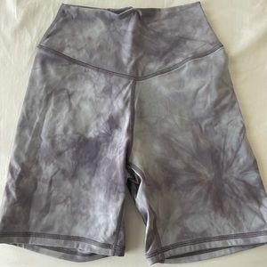 Kamo fitness lavender tie dye shorts